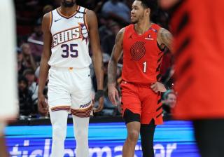 开拓者队关键时刻出现失误，令人遗憾